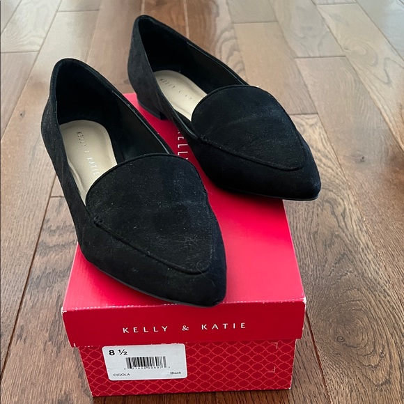 Kelly & Katie Classic Black Pointed Toe Loafers, size 8.5 - Picture 9 of 9